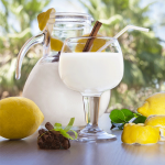 bodegón con leche merengada limón y canela