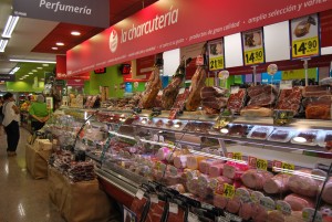 Sección de charcutería Supermercado MAS Republica Argentina